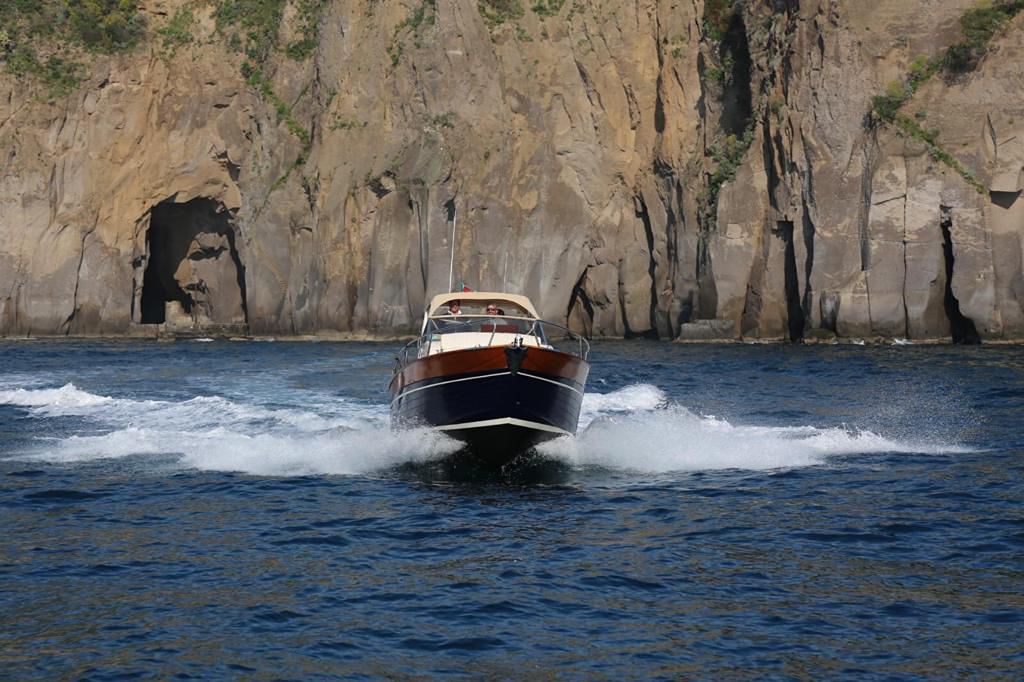 Smeraldo 26: Premium Private Tour with a Professional Skipper