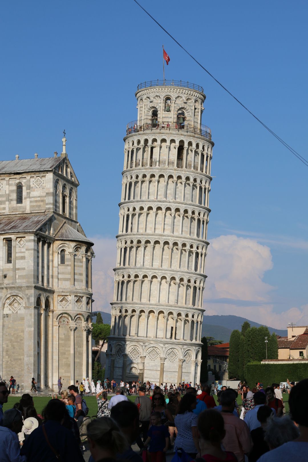 Tuscany Day Trip at Pisa and Lucca with Lunch at a Winery