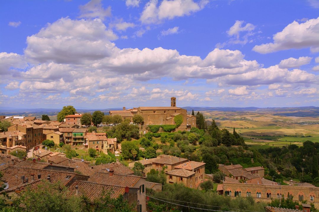 Tuscany Day Trip by You: Montalcino, Pienza or Montepulciano with Lunch at a Winery