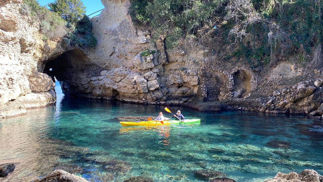 Bath of Queen Giovanna Sorrento Kayak Tour