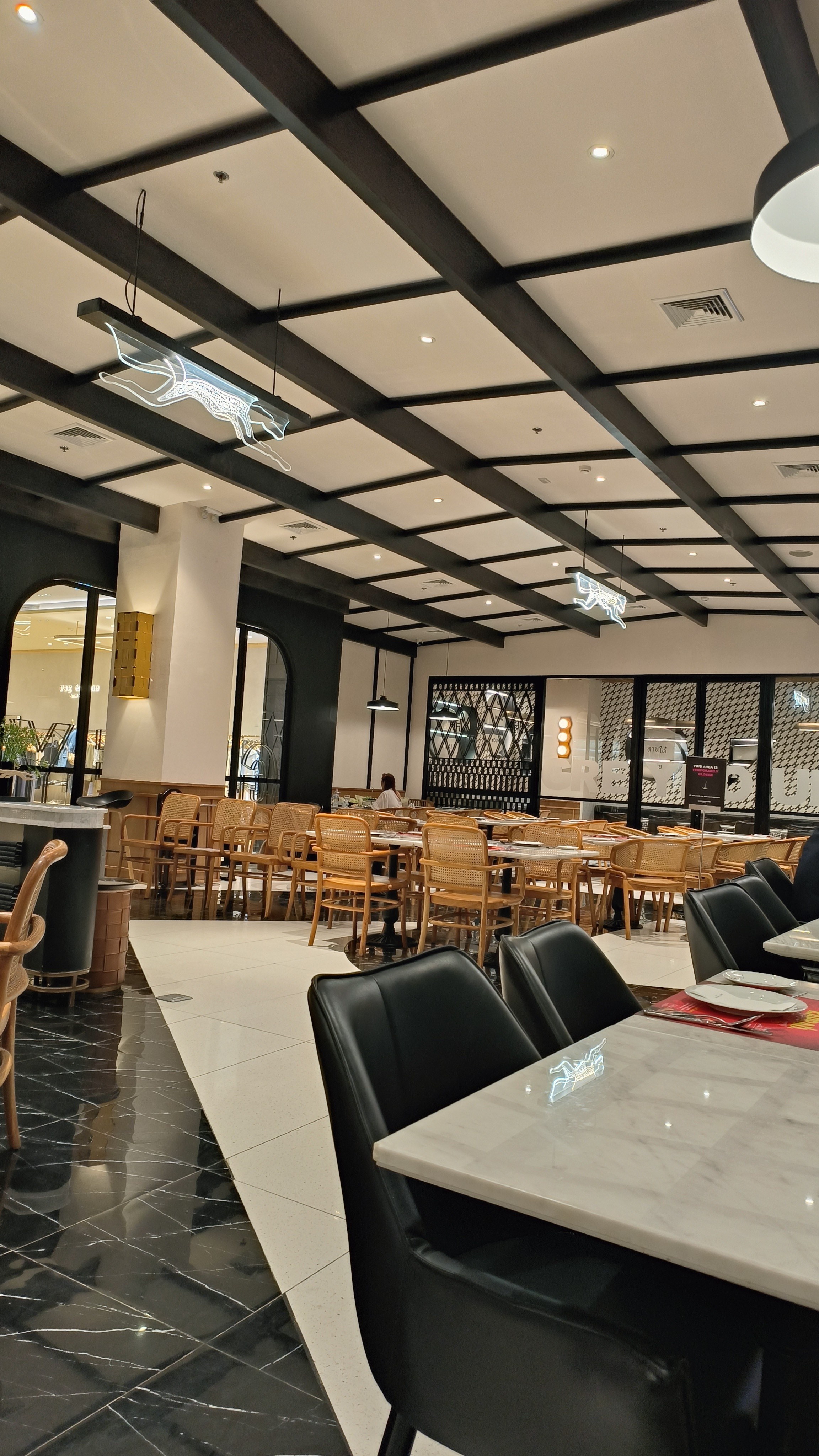Greyhound Cafe - Central Chidlom