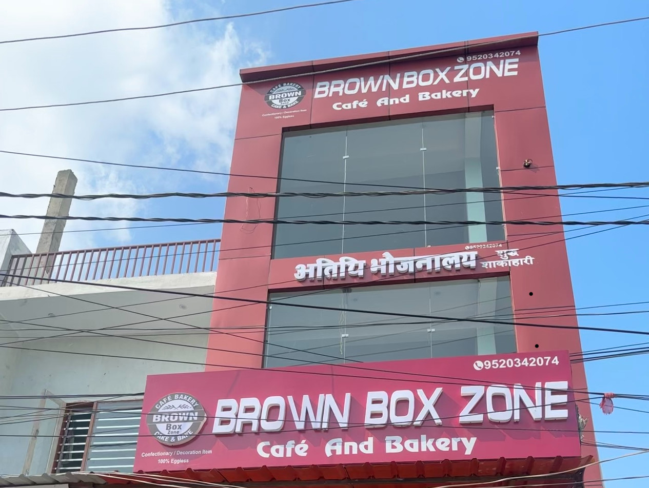 Brown Box Zone Cafe & Bakery interior