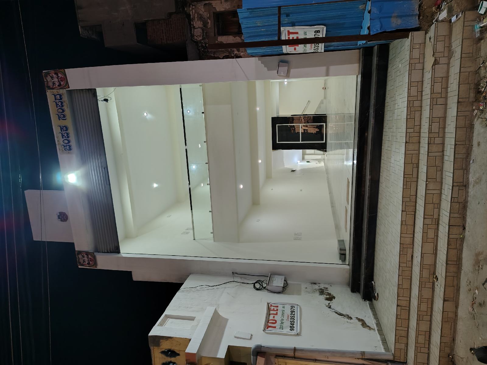2 Floor shop for rent.