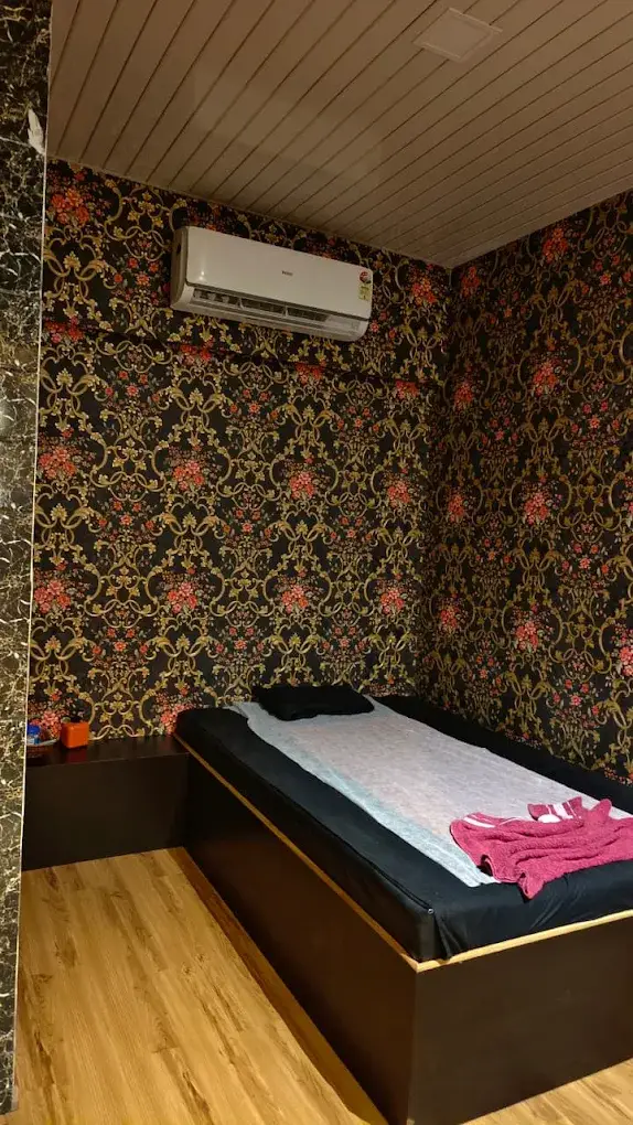Bella Luxury Spa spa in Malad West