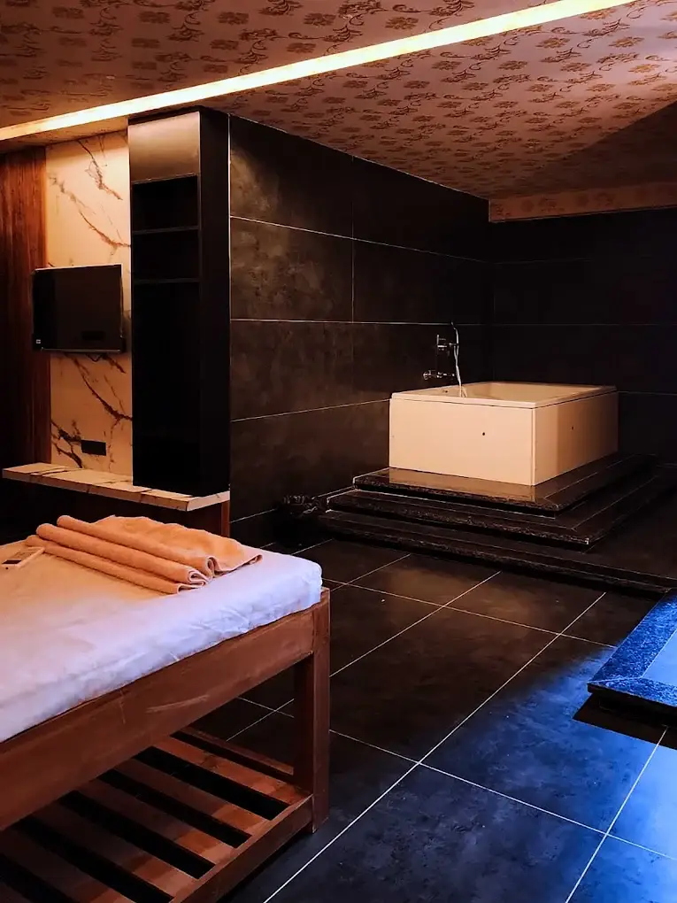 Kingston Spa spa in Bandra West