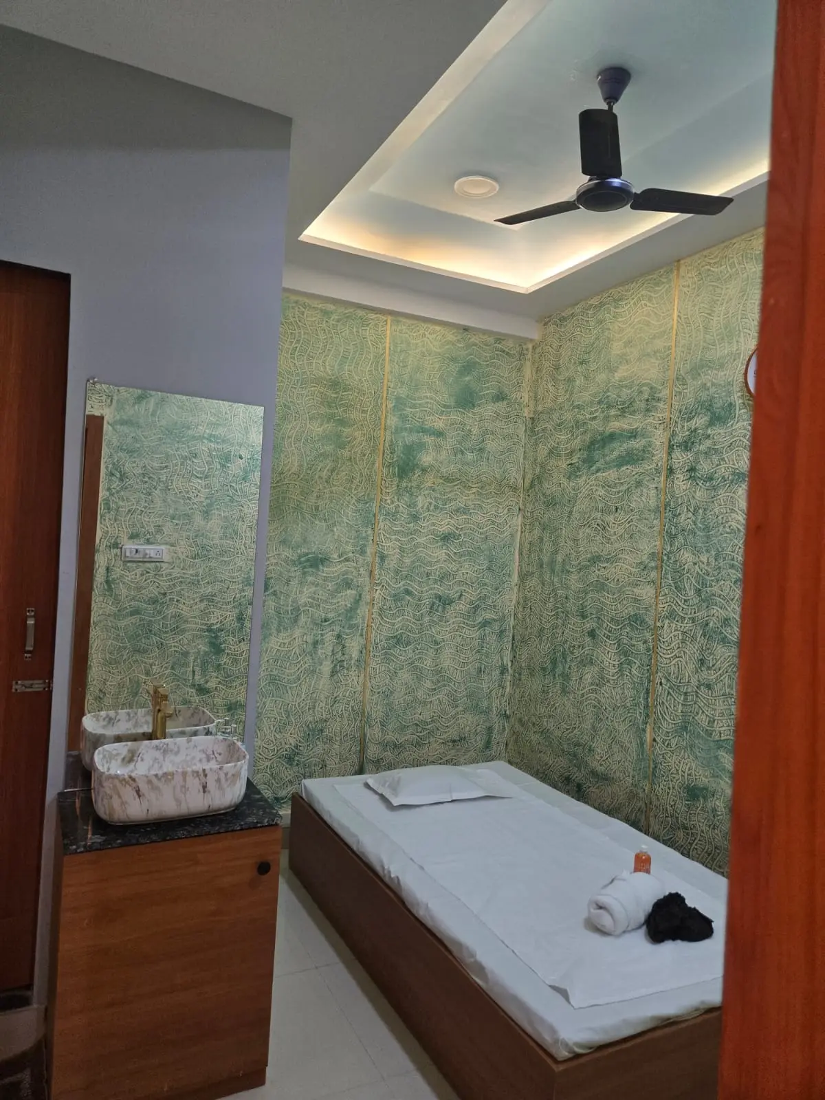 REGAL LUXURY SPA spa in Bhuj