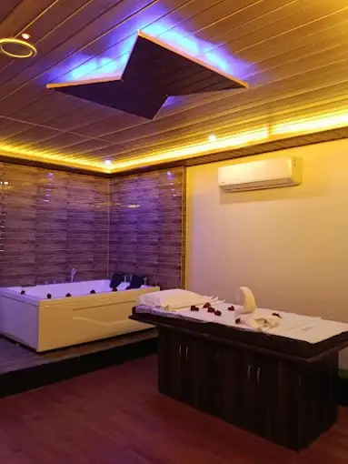 Renovar Massage Spa. spa in Charni Road