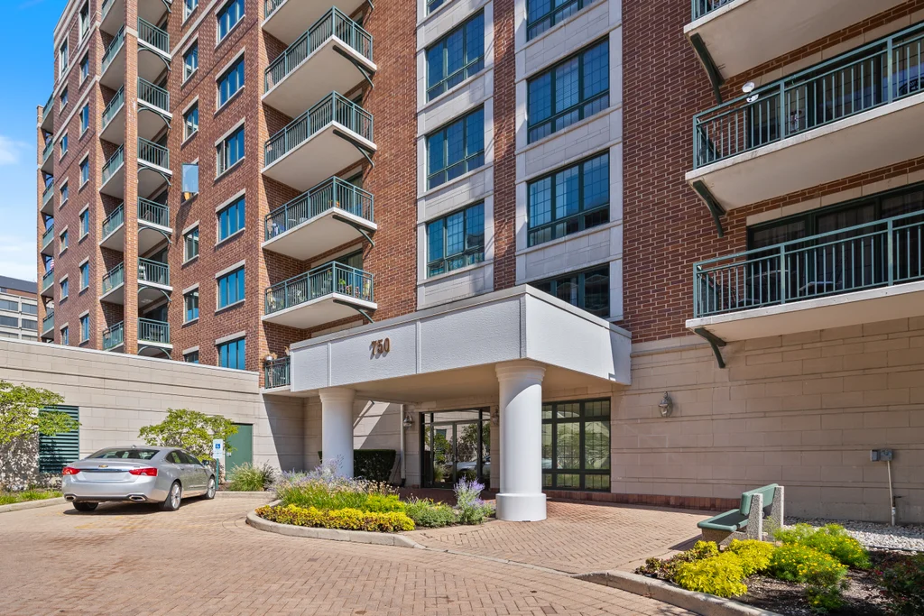 2-750PearsonSt