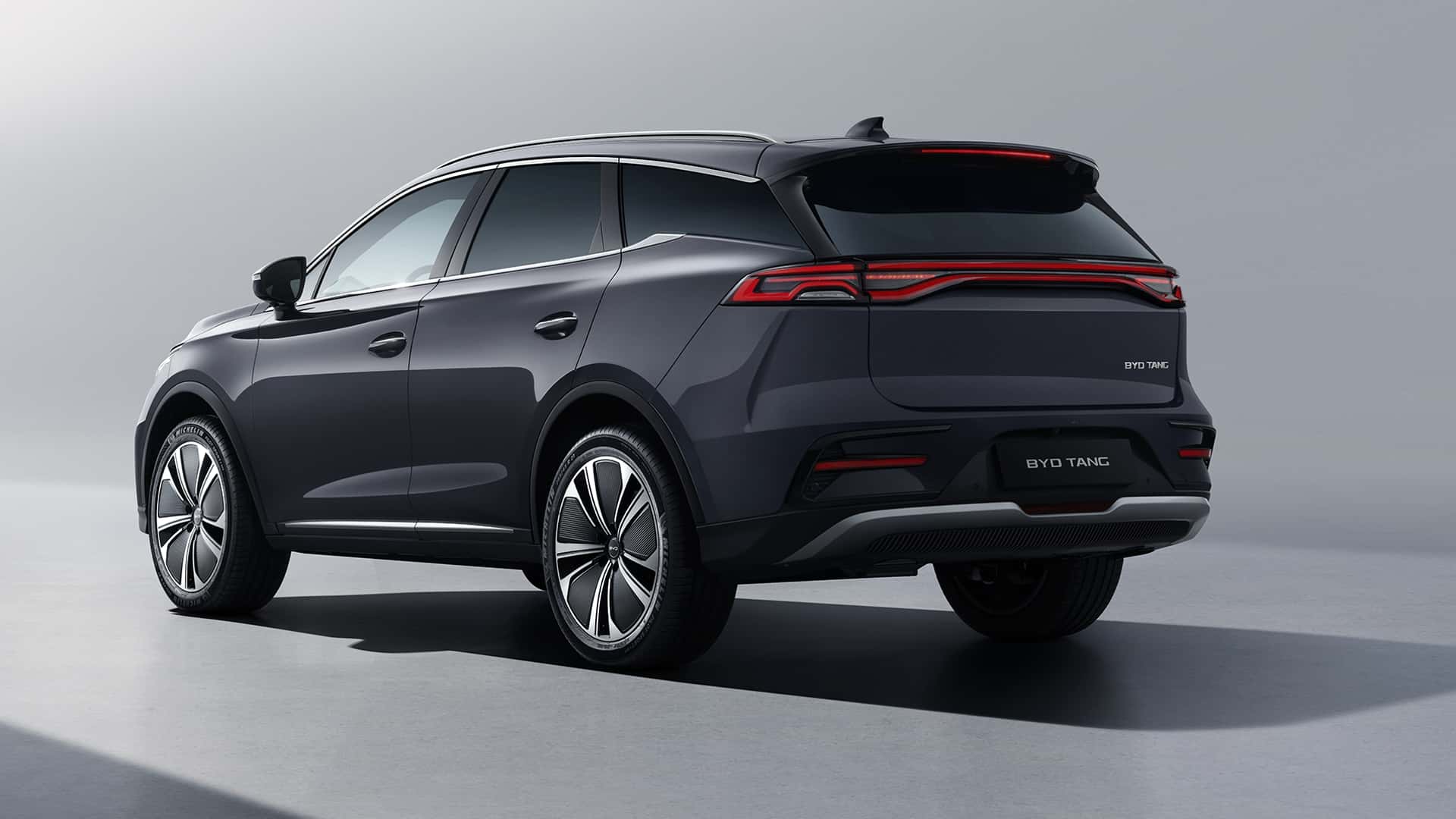 Le BYD Tang 2024 : Nouvelle Ère pour le SUV Électrique Chinois à Sept Places