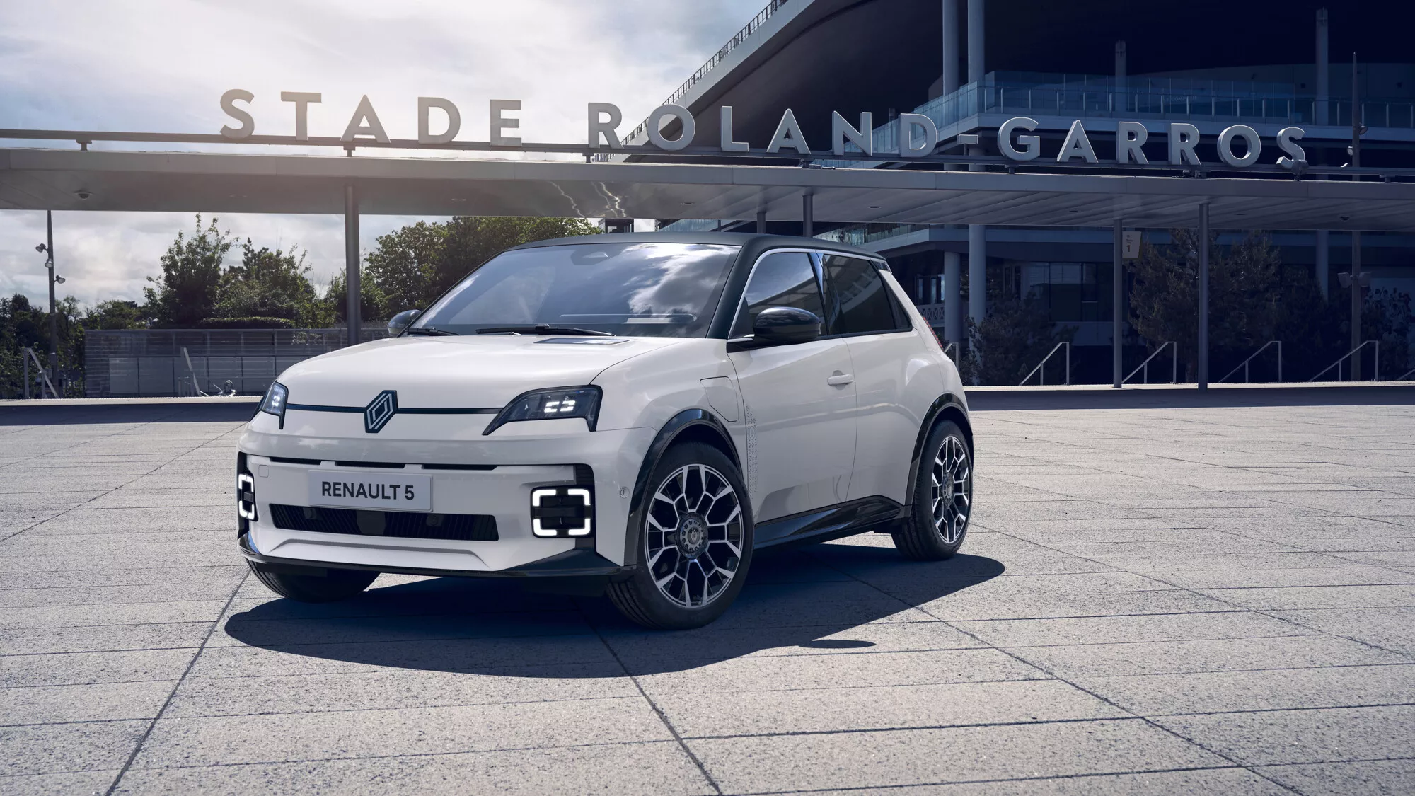 La Nouvelle Renault 5 E-Tech Roland-Garros (2025) : Un Clin d'Œil Sportif et Électrique