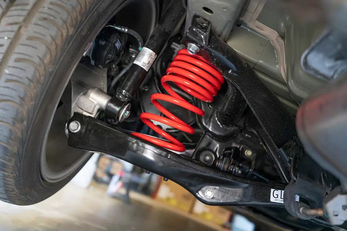 🚗 Modifications et tuning : Abaissement de la suspension et tenue de route