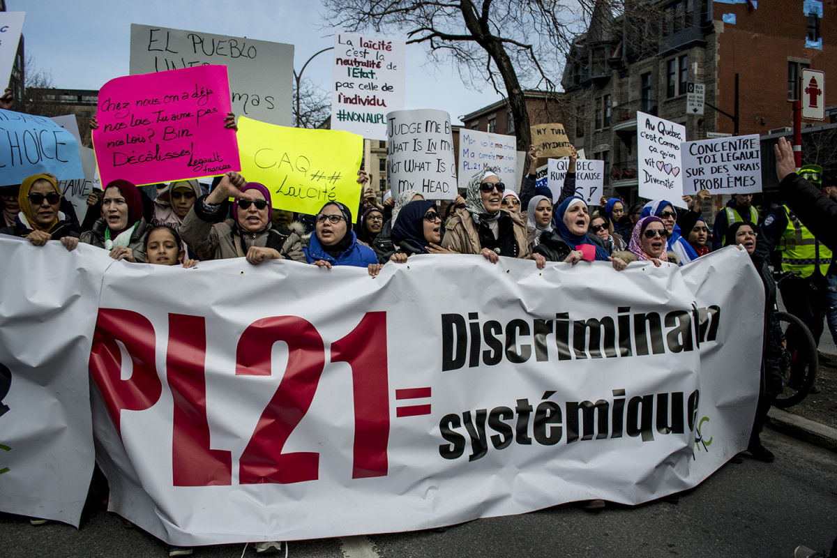 Quebec presenta una legge laica che vieta le preghiere pubbliche di gruppo