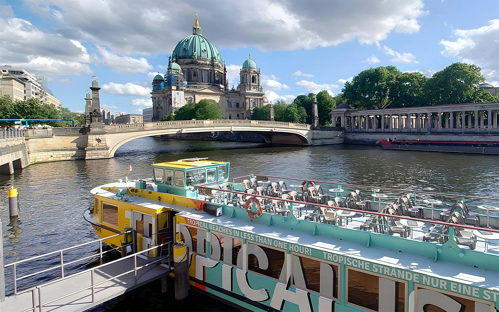 2.5-Hour East-Side-Tour Sightseeing Cruise in East Berlin Image 1