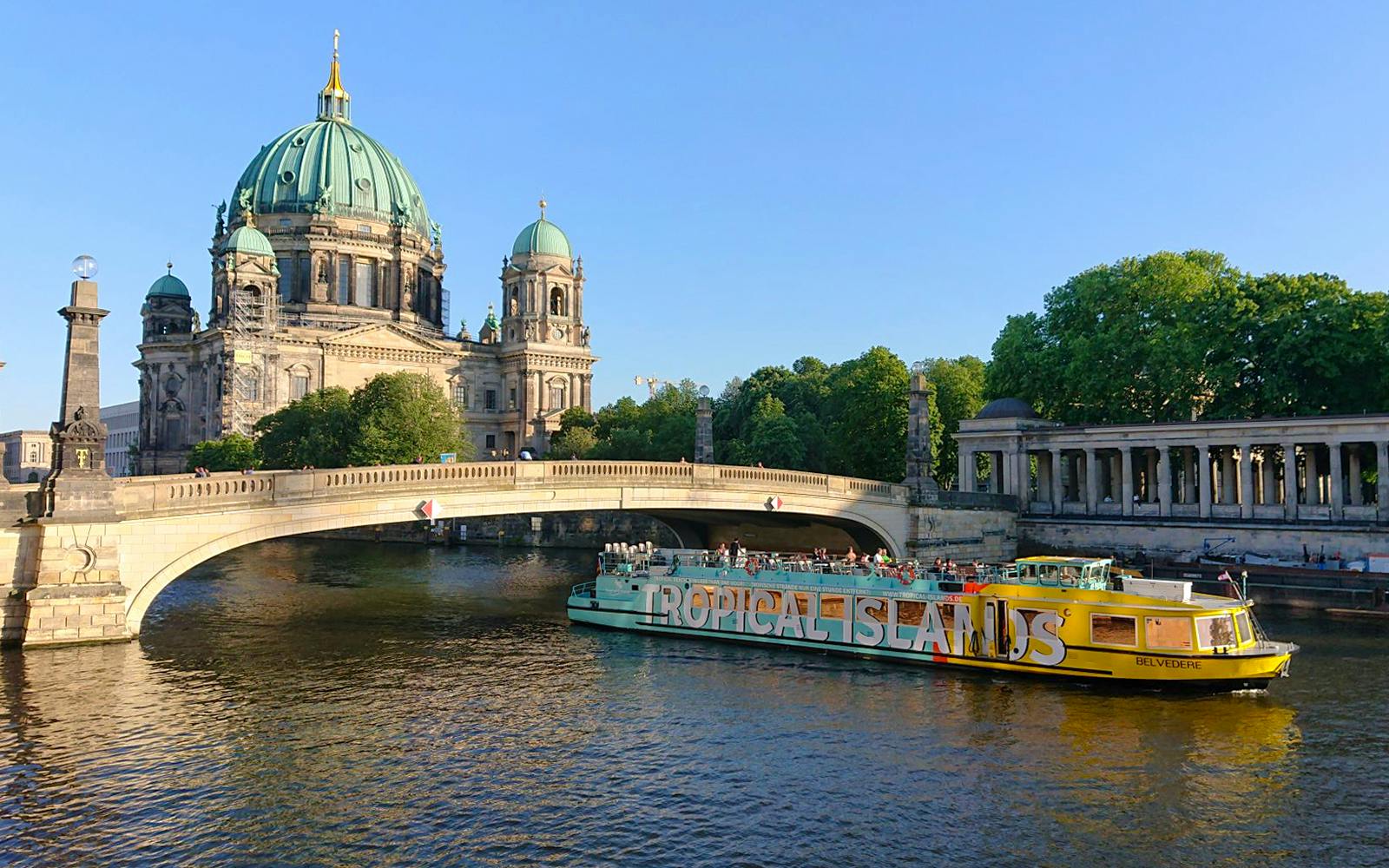 2.5-Hour East-Side-Tour Sightseeing Cruise in East Berlin Image 2