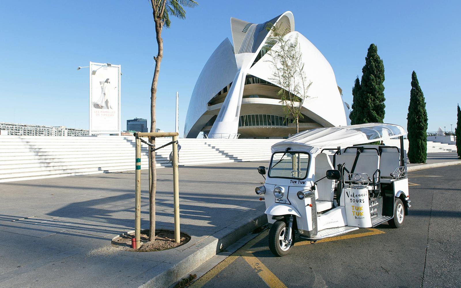 2-Hour Guided Tour of Valencia on Tuk Tuk Image 5