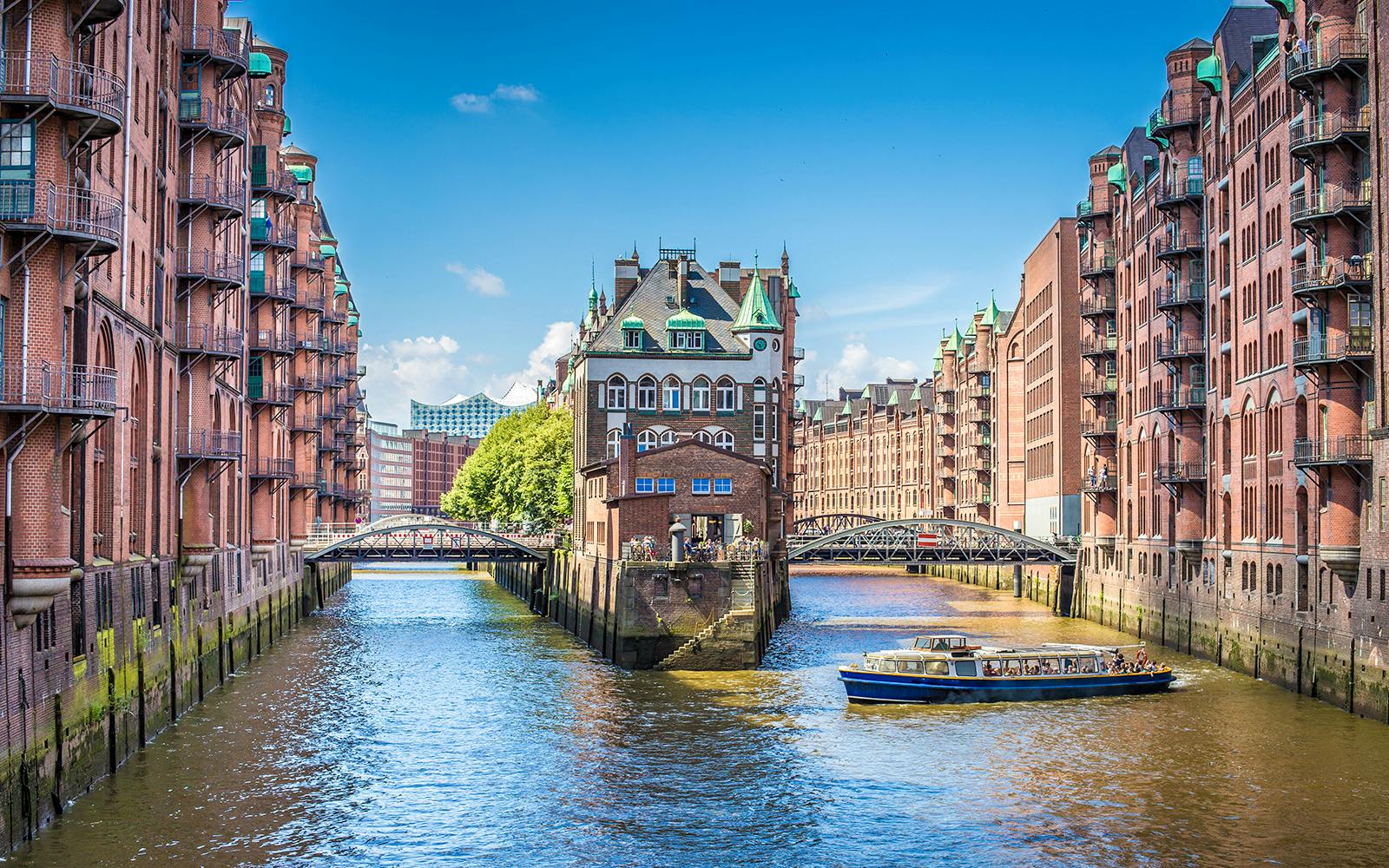 2-Hour Harbor Cruise in Hamburg with Live Commentary in German Image 5
