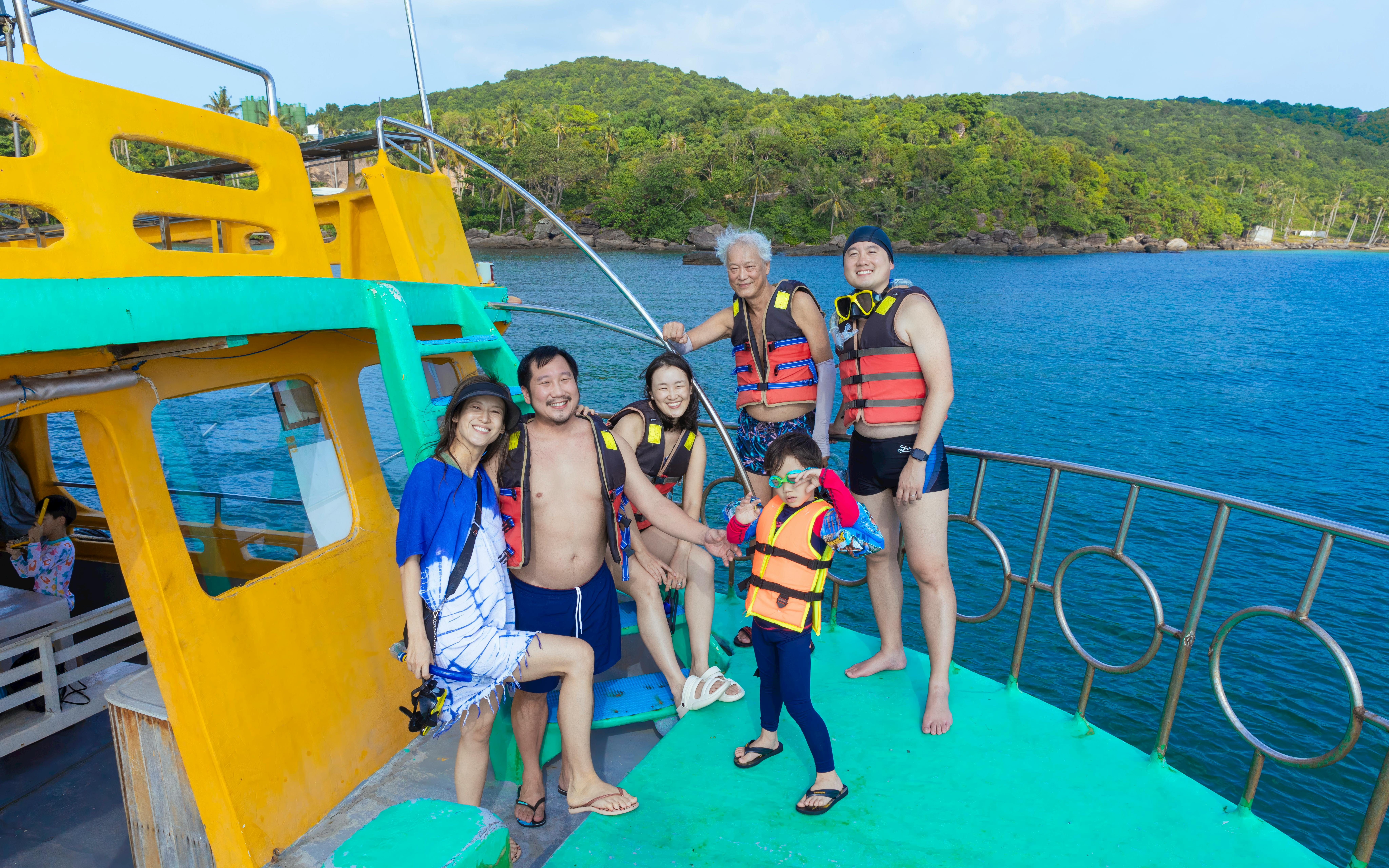 3 Island Tour with Snorkelling, Lunch & Transfers Image 2