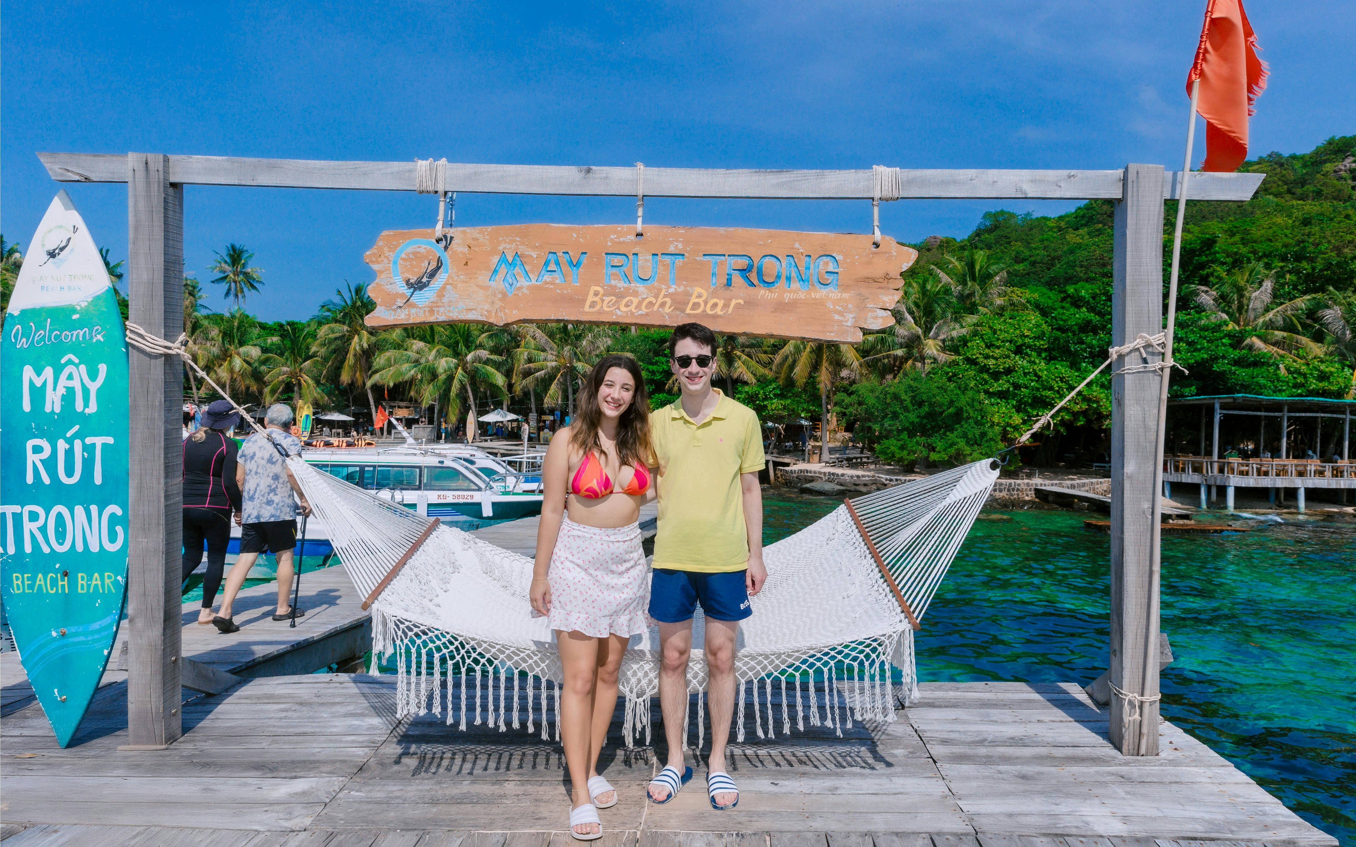 4 Island Tour with Snorkelling, Lunch & Transfers Image 2