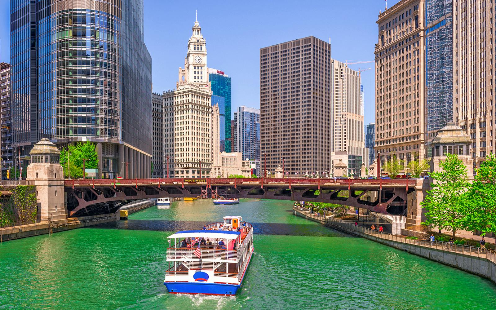 75-Minute Chicago River Architecture Cruise by Shoreline Image 4