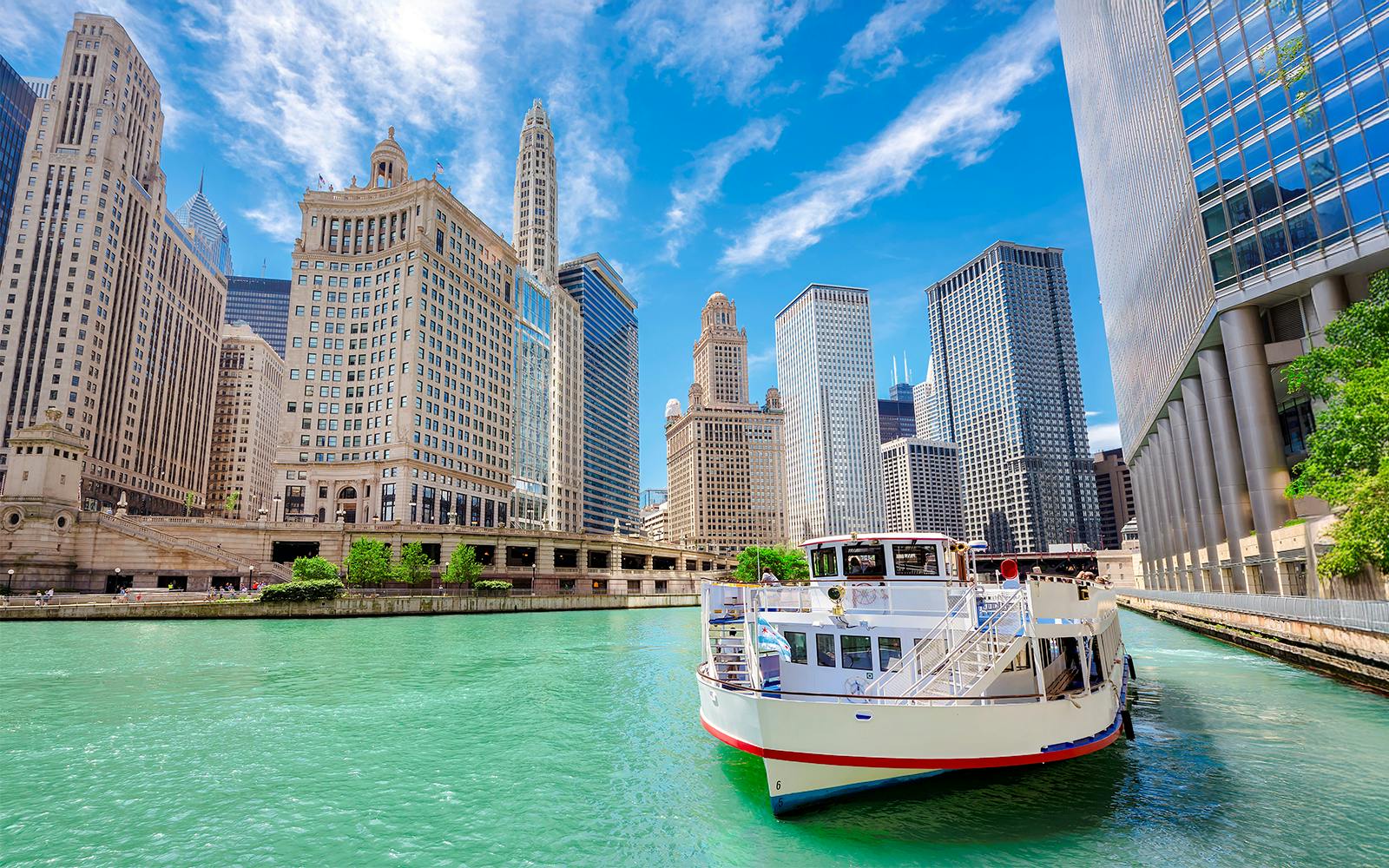 90-min Chicago River and Lake Michigan Architecture Cruise by Wendella Image 2