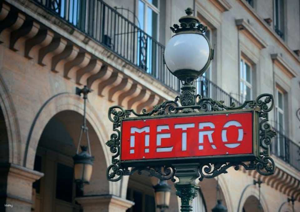 AI-Guided Walking Tour of Paris with Walky the WhatsApp Chatbot