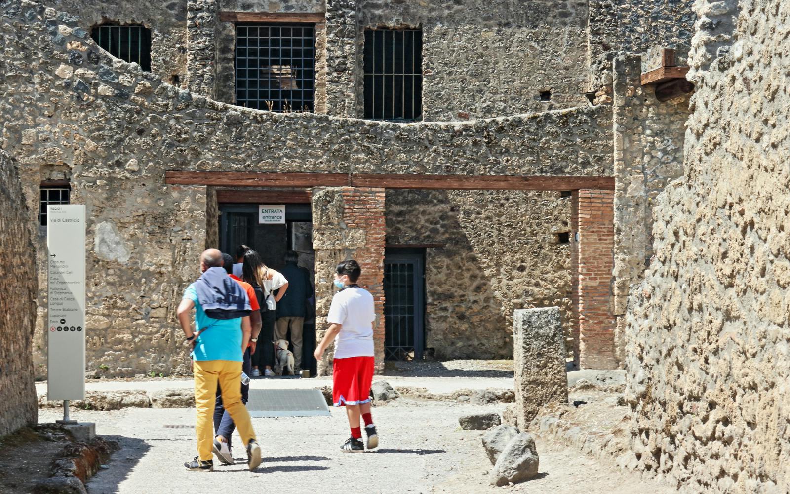 All-Inclusive Pompeii Guided Tour and Ticket Image 2