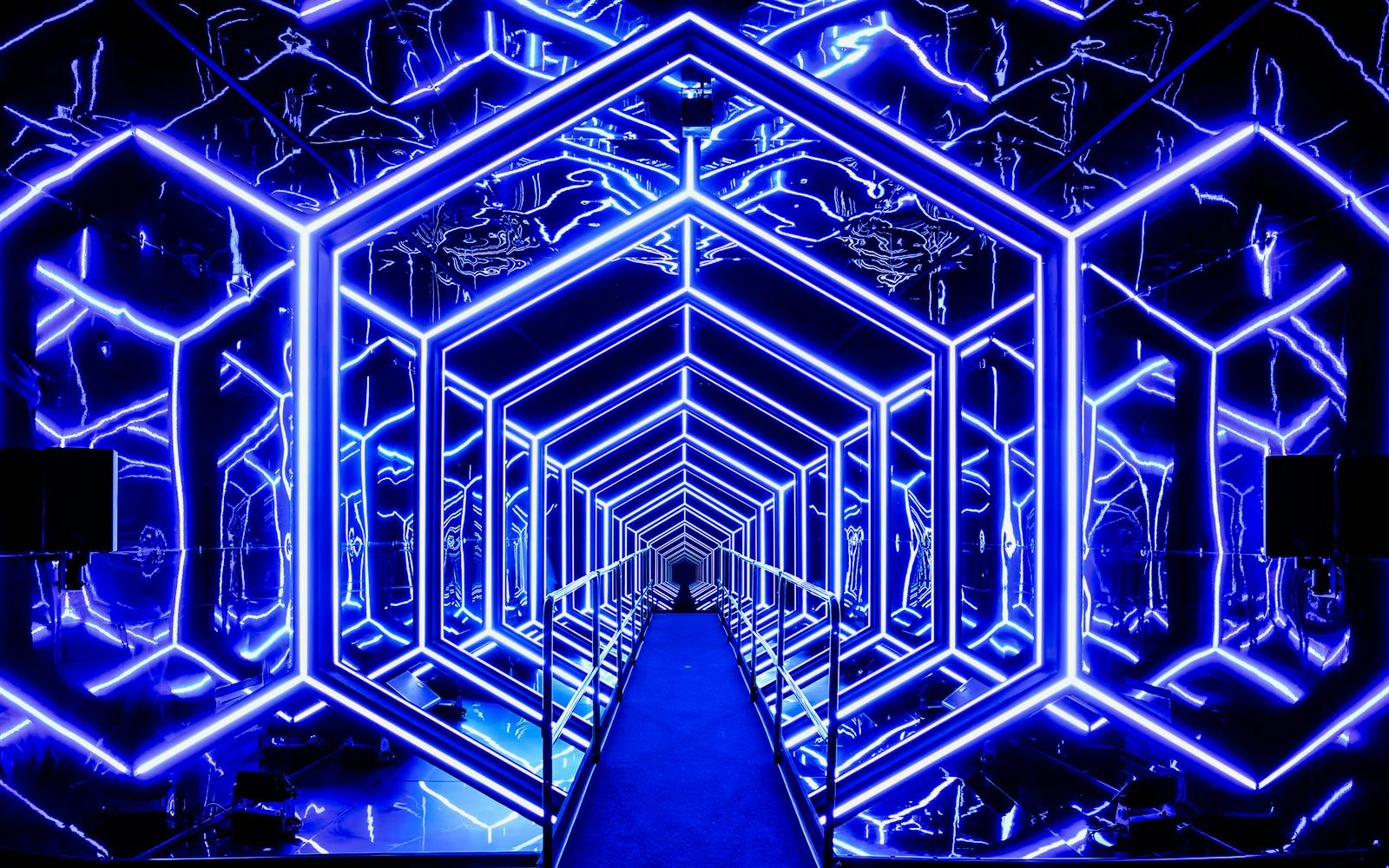 AMAZE Amsterdam Tickets: Immersive Audiovisual Experience Image 4