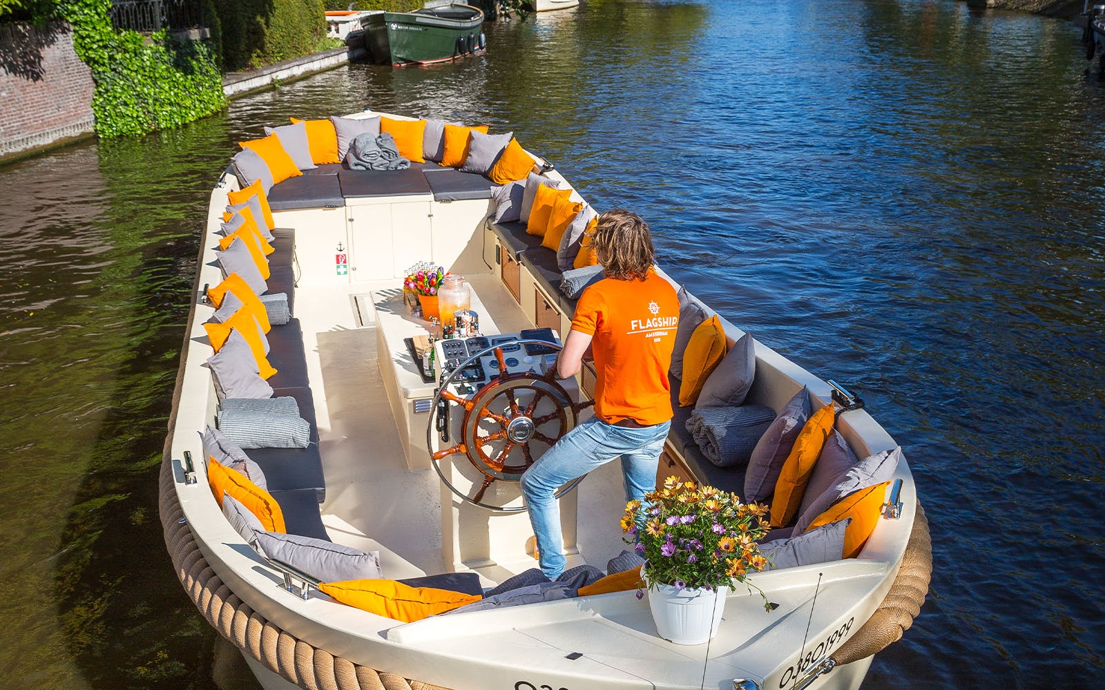 Amsterdam: 1-Hour Adult-Only Luxury Electric Boat Canal Cruise with Optional Unlimited Drinks Image 4