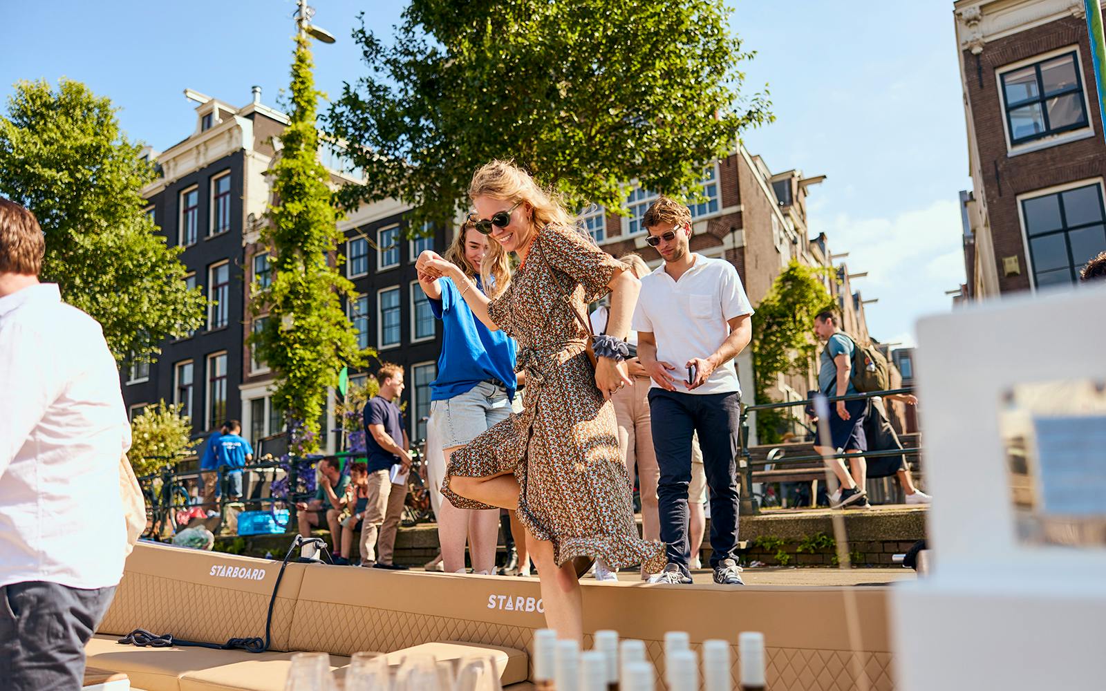 Amsterdam: 1-Hour Booze Cruise on Luxury Electric Boat Image 2