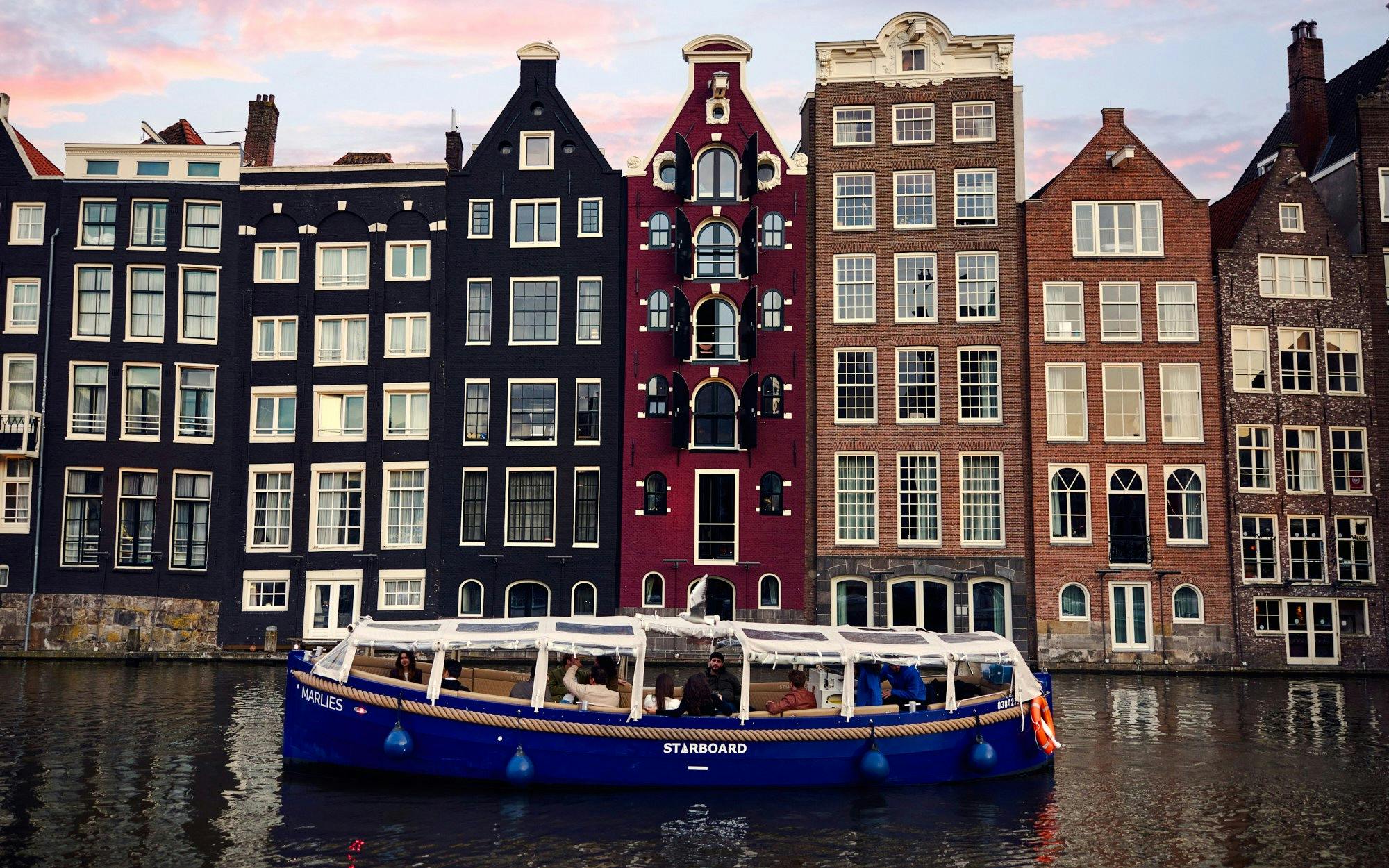 Amsterdam: 1-Hour Canal Cruise with Unlimited Drinks Option Image 2