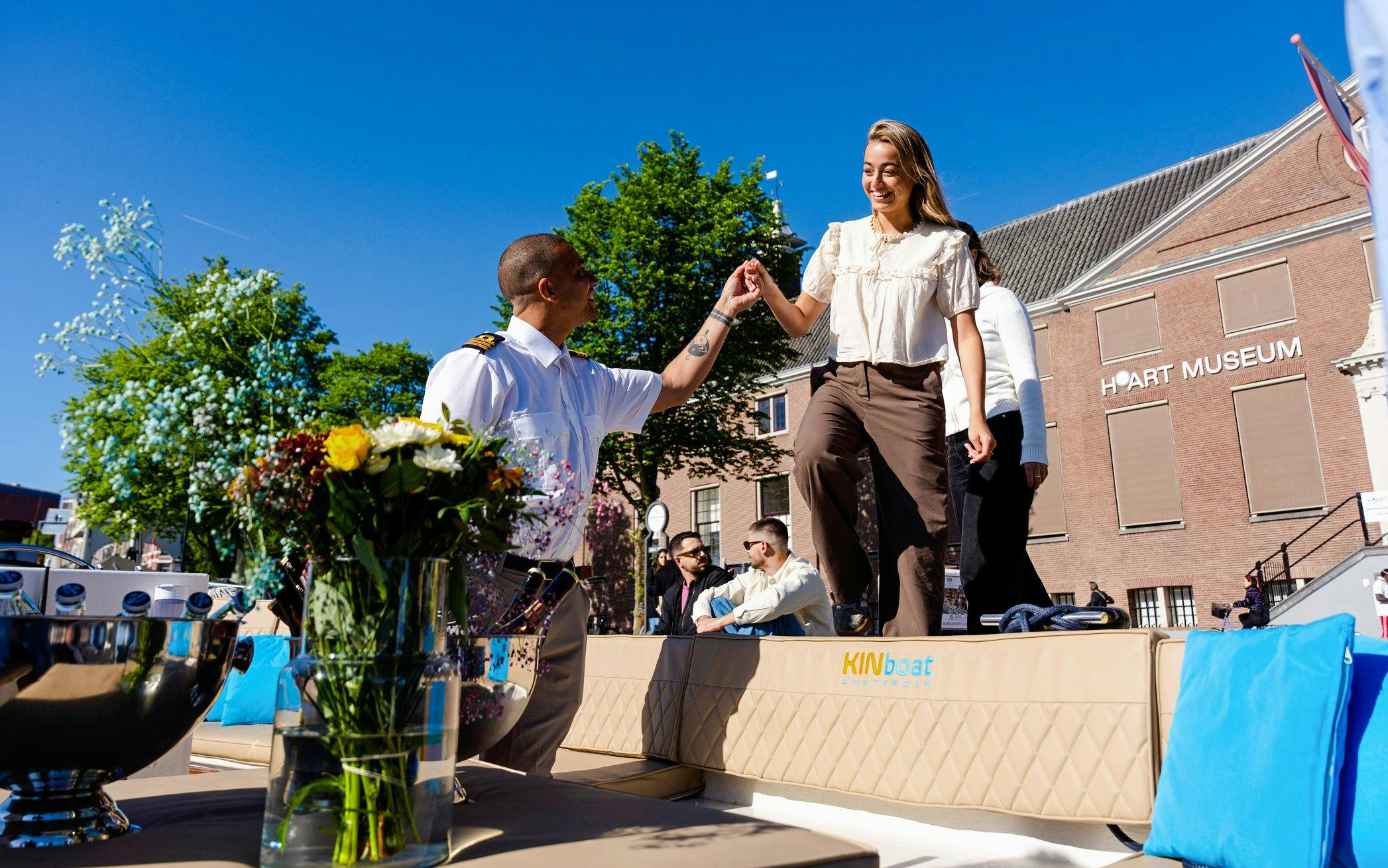 Amsterdam: 1-Hour Open Boat Canal Cruise with Onboard Bar Image 4