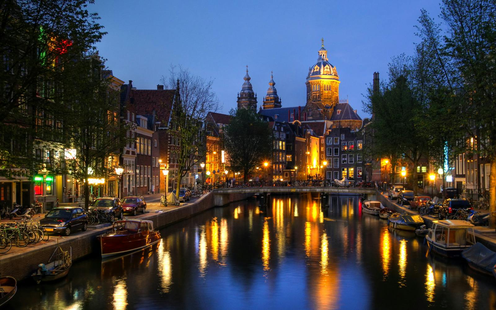 Amsterdam: 90-Min Adult-Only Evening Canal Cruise with Wine and Cheese Image 10
