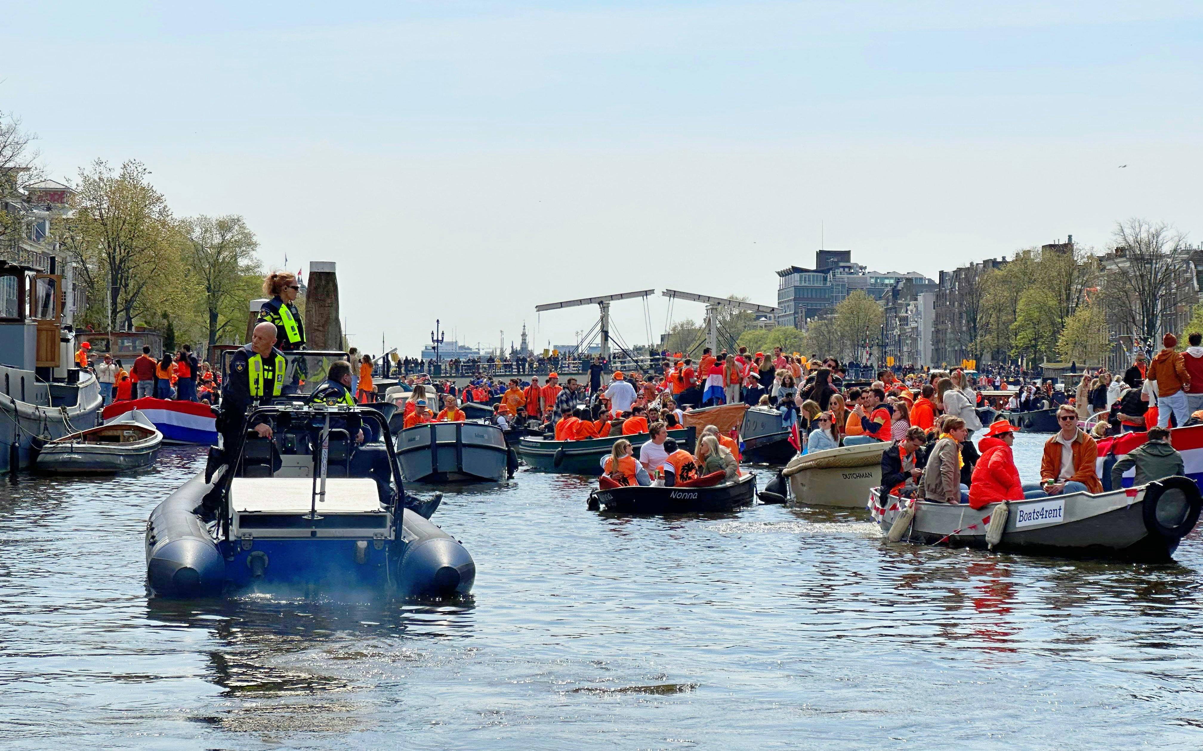 Amsterdam: 90-Min King's Day Party Cruise with Unlimited Drinks Image 2