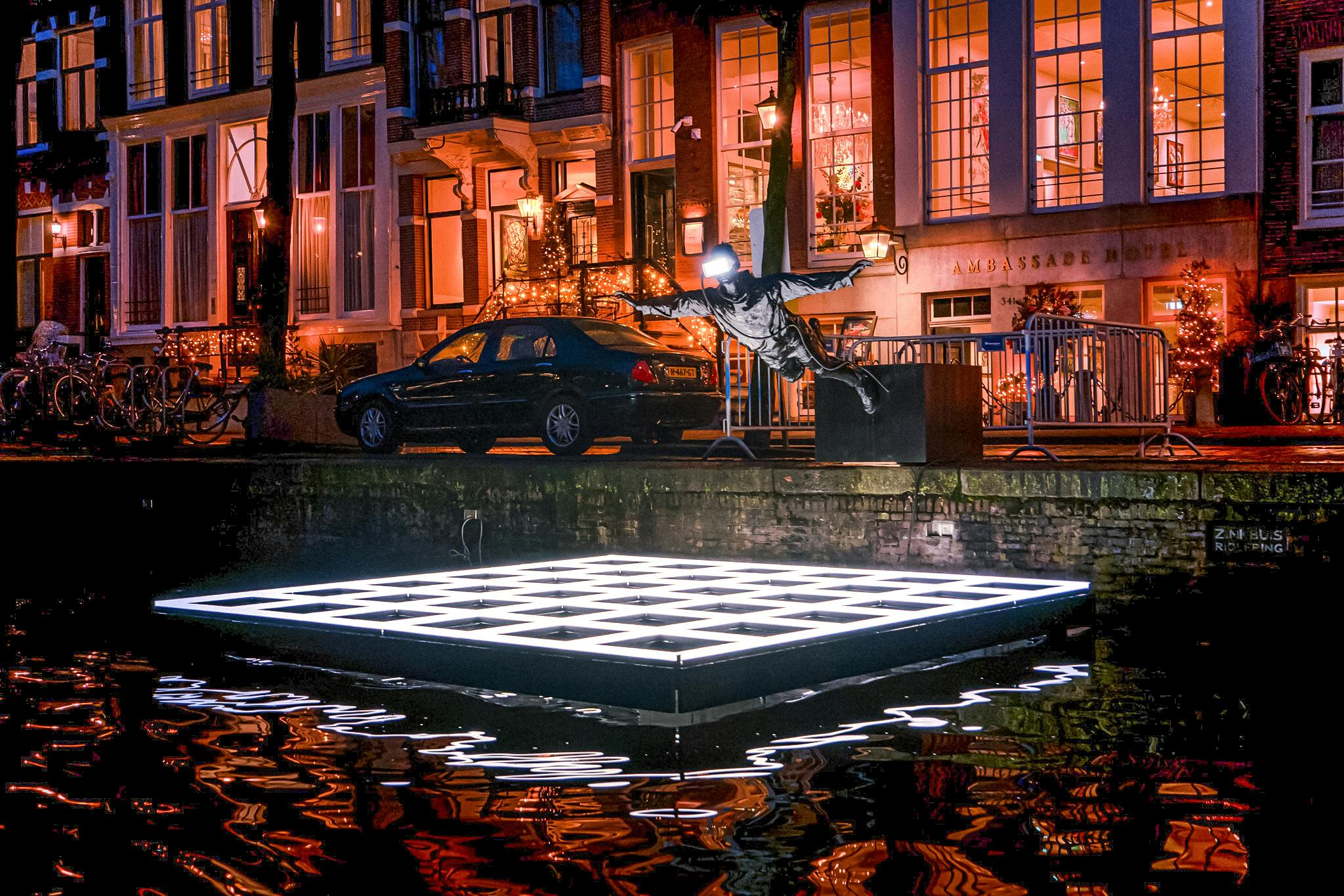 Amsterdam Light Festival: 75-Min Small-Group Cruise with Unlimited Drinks Image 4