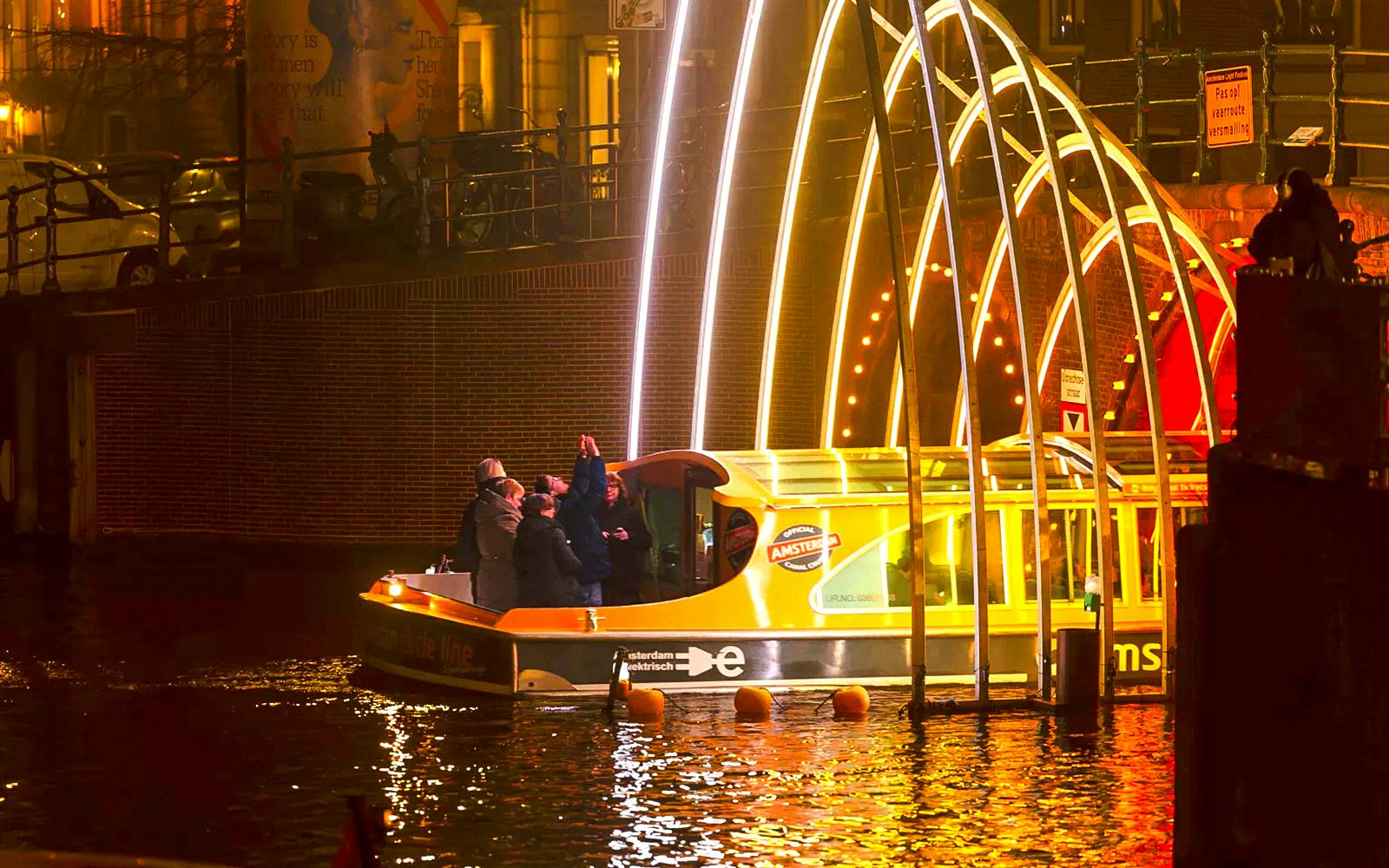 Amsterdam Light Festival: 75-min Traditional Cruise With Optional Unlimited Drinks Image 2