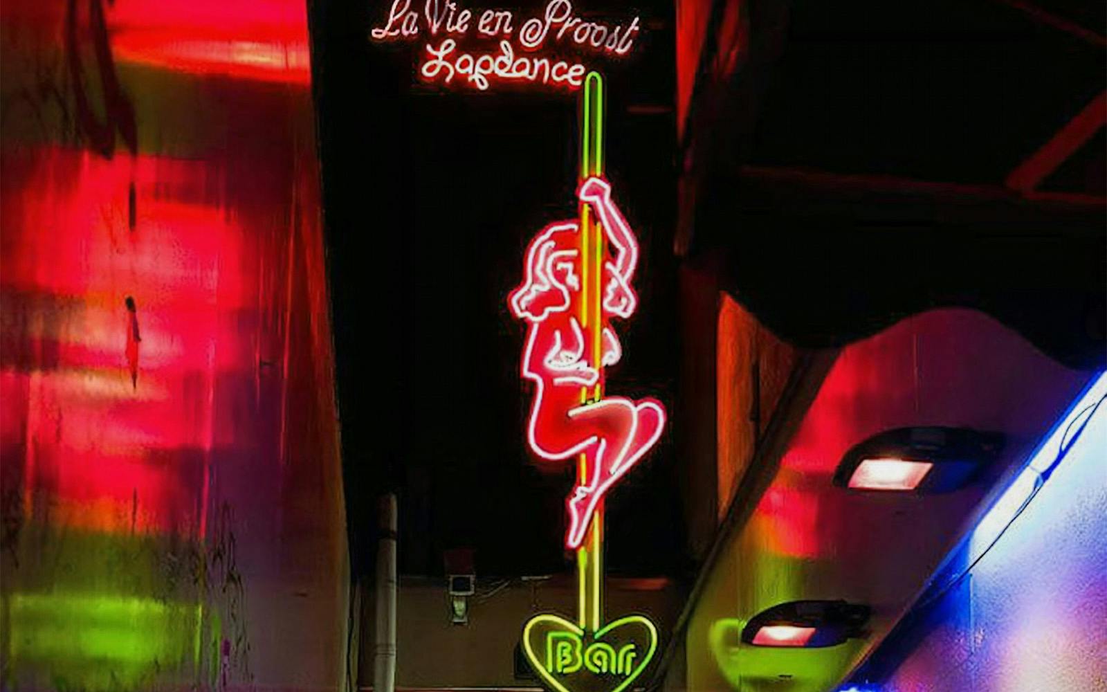 Amsterdam: Red Light District Guided Walking Tour Image 4