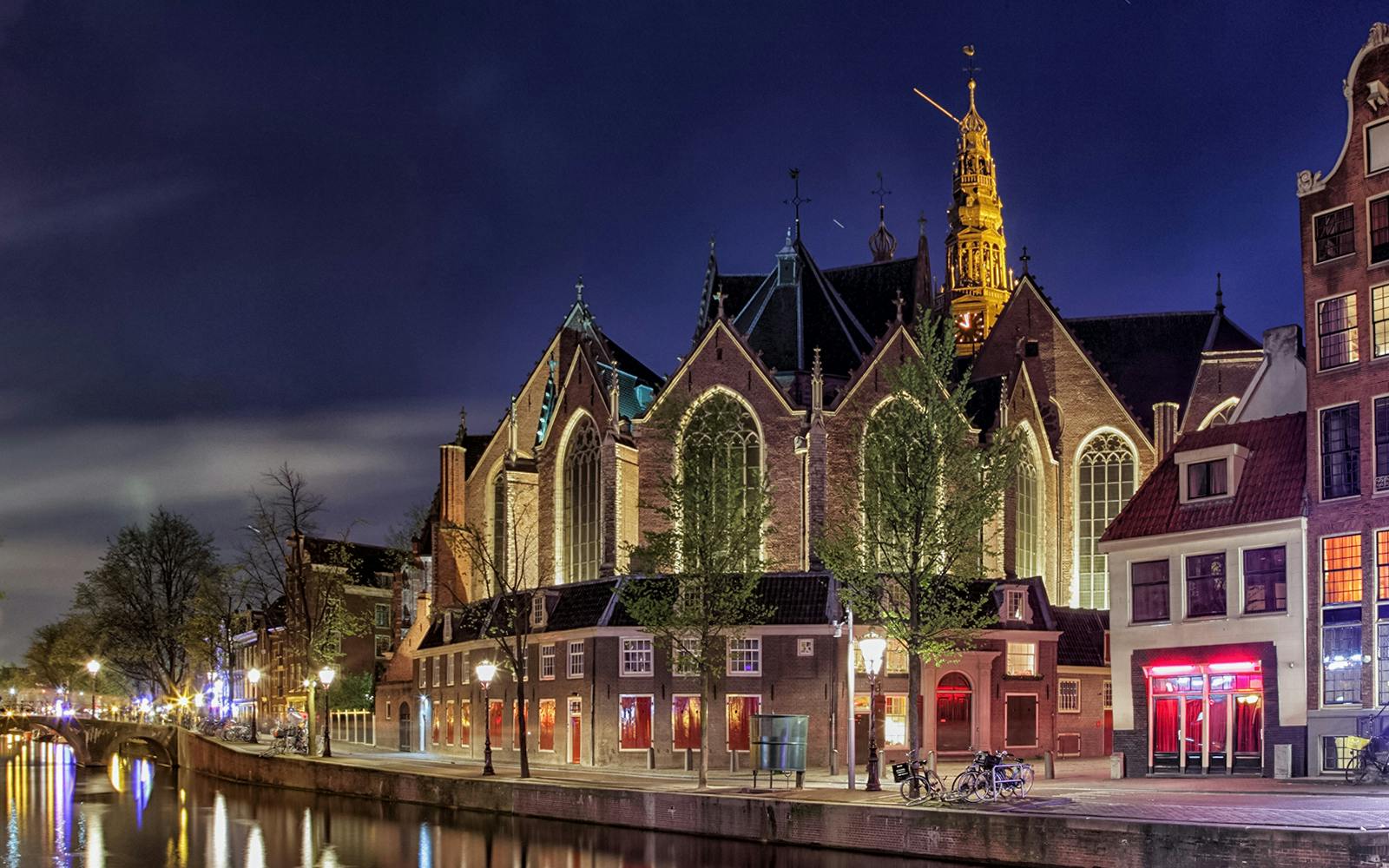 Amsterdam: Red Light District Guided Walking Tour Image 9