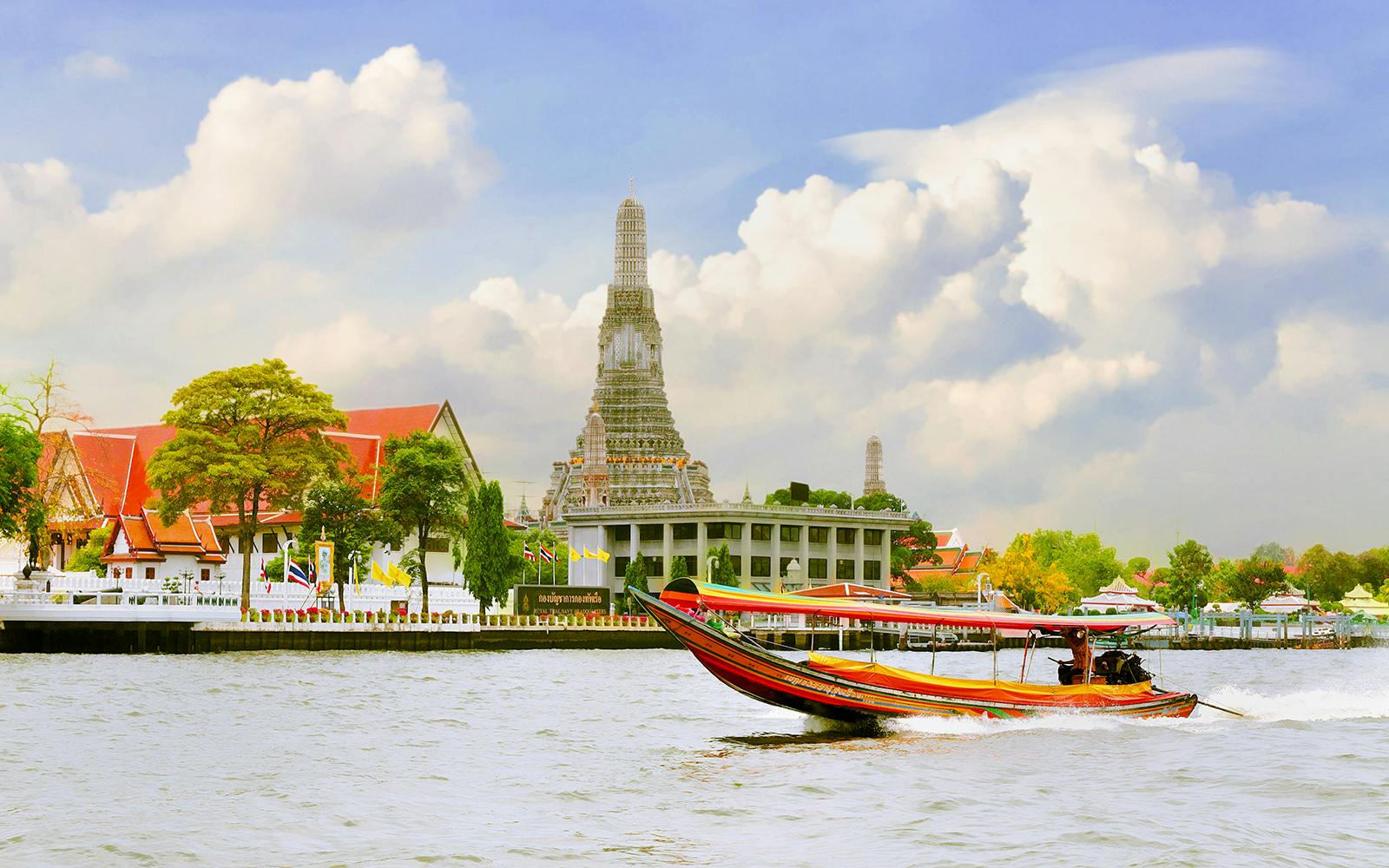 Bangkok Canal Tours – Chao Phraya River and Wat Arun Temple by Long Tail Boat Image 4