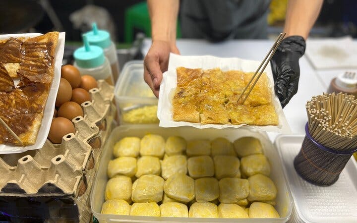Bangkok Night Tuk Tuk Food and Drink Tour with Night Market and Hidden Bar Visit Image 10