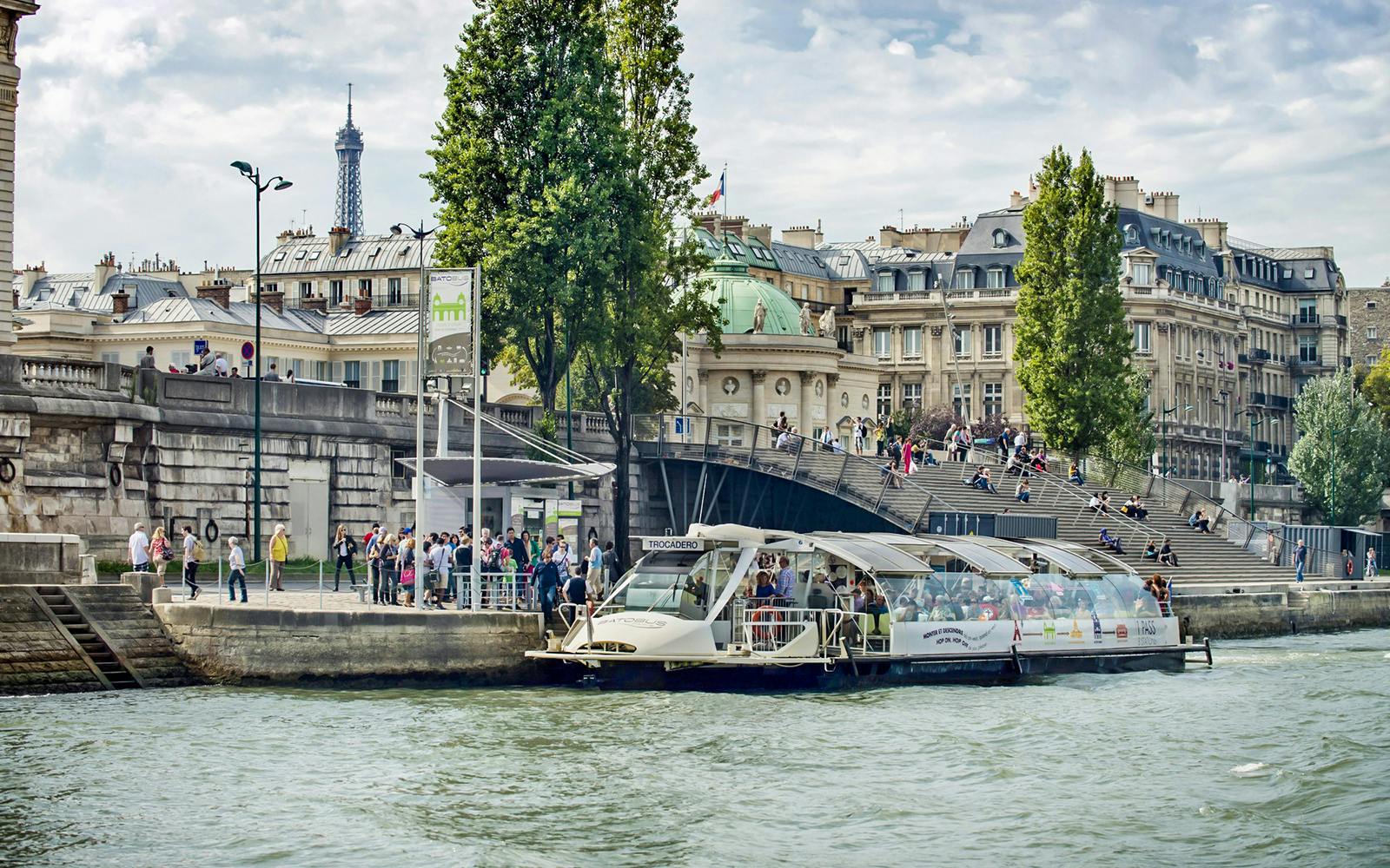 Batobus: Seine River Hop-on Hop-off Boat Tour Image 3