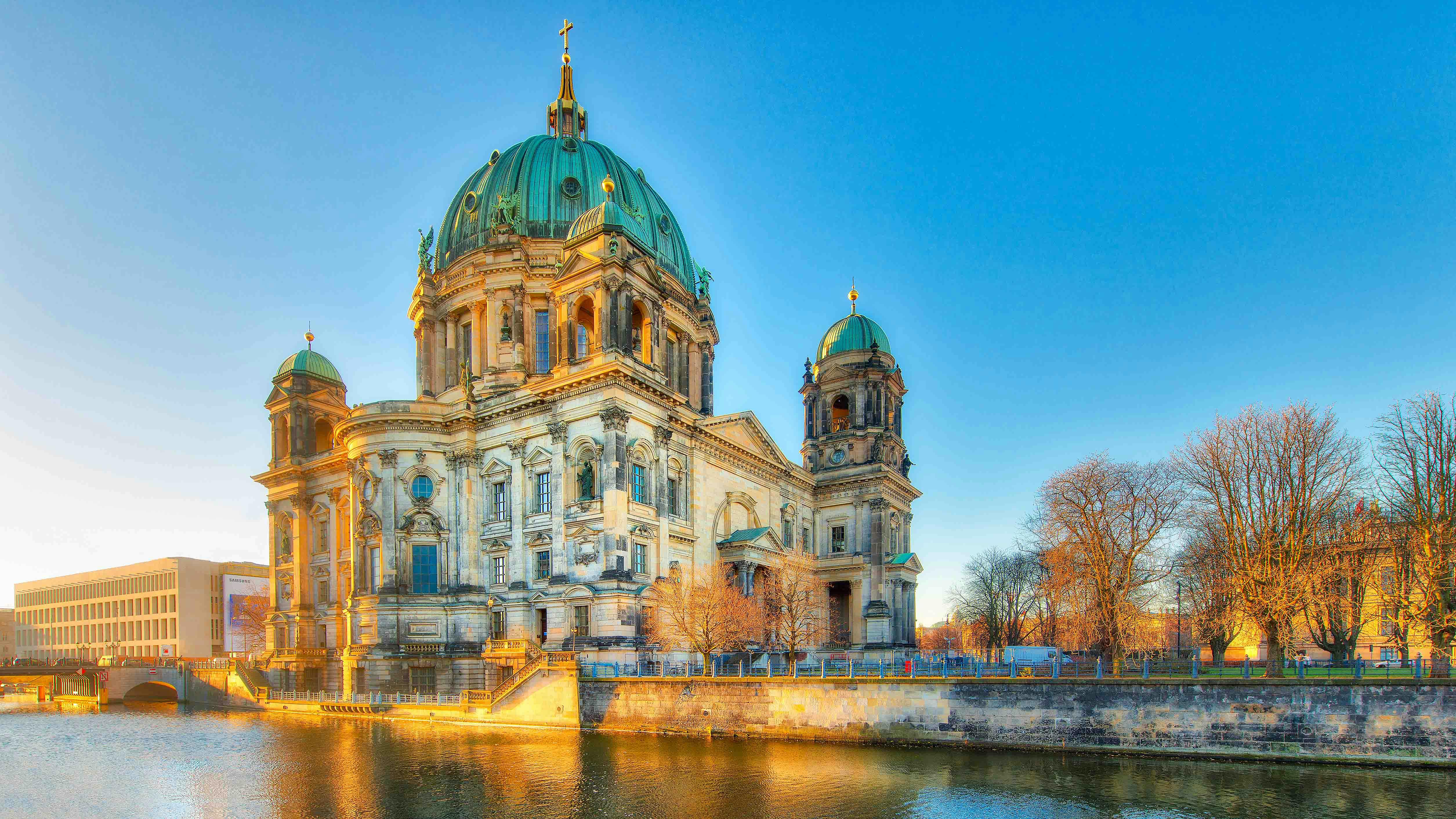Berlin Spree River Dinner Cruise with Drinks Image 3