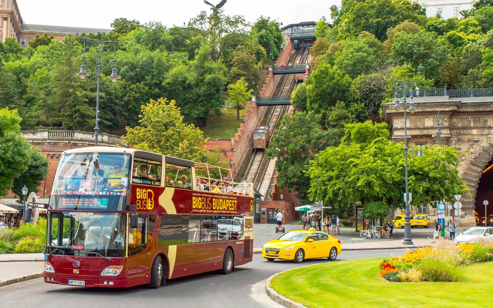 Big Bus: Budapest Hop-on Hop-off Bus Tour Image 3