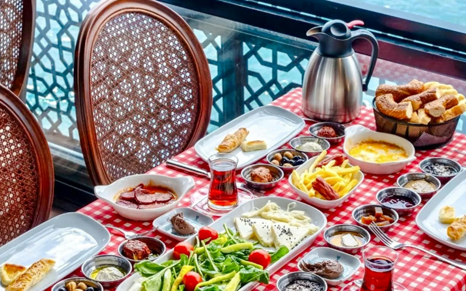 Bosphorus Cruise with Breakfast at Le Vapeur Magique Image 2