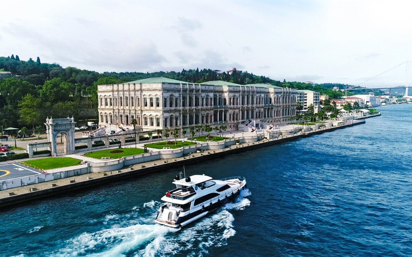 Bosphorus Yacht Cruise with Stopover on Asian Side Image 1