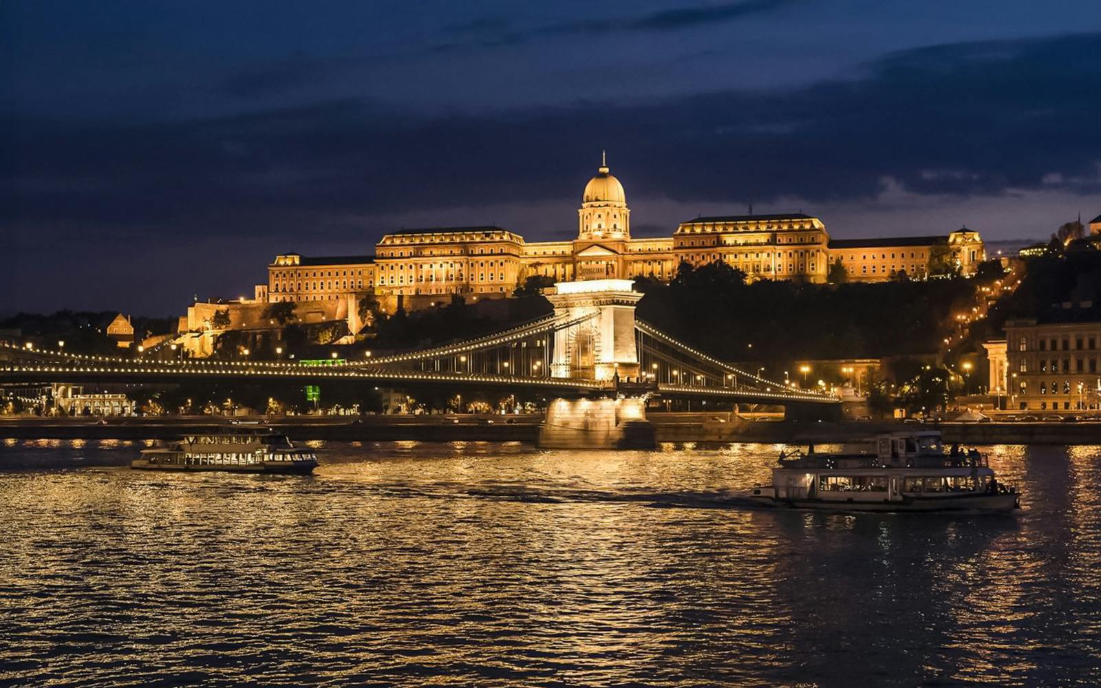 Budapest Danube River Dinner Cruise with Drinks & Live Music Image 5