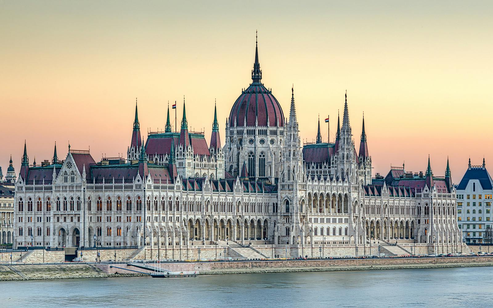 Budapest Danube River Night Lotus Cruise with Unlimited Aperol & Prosecco Image 7