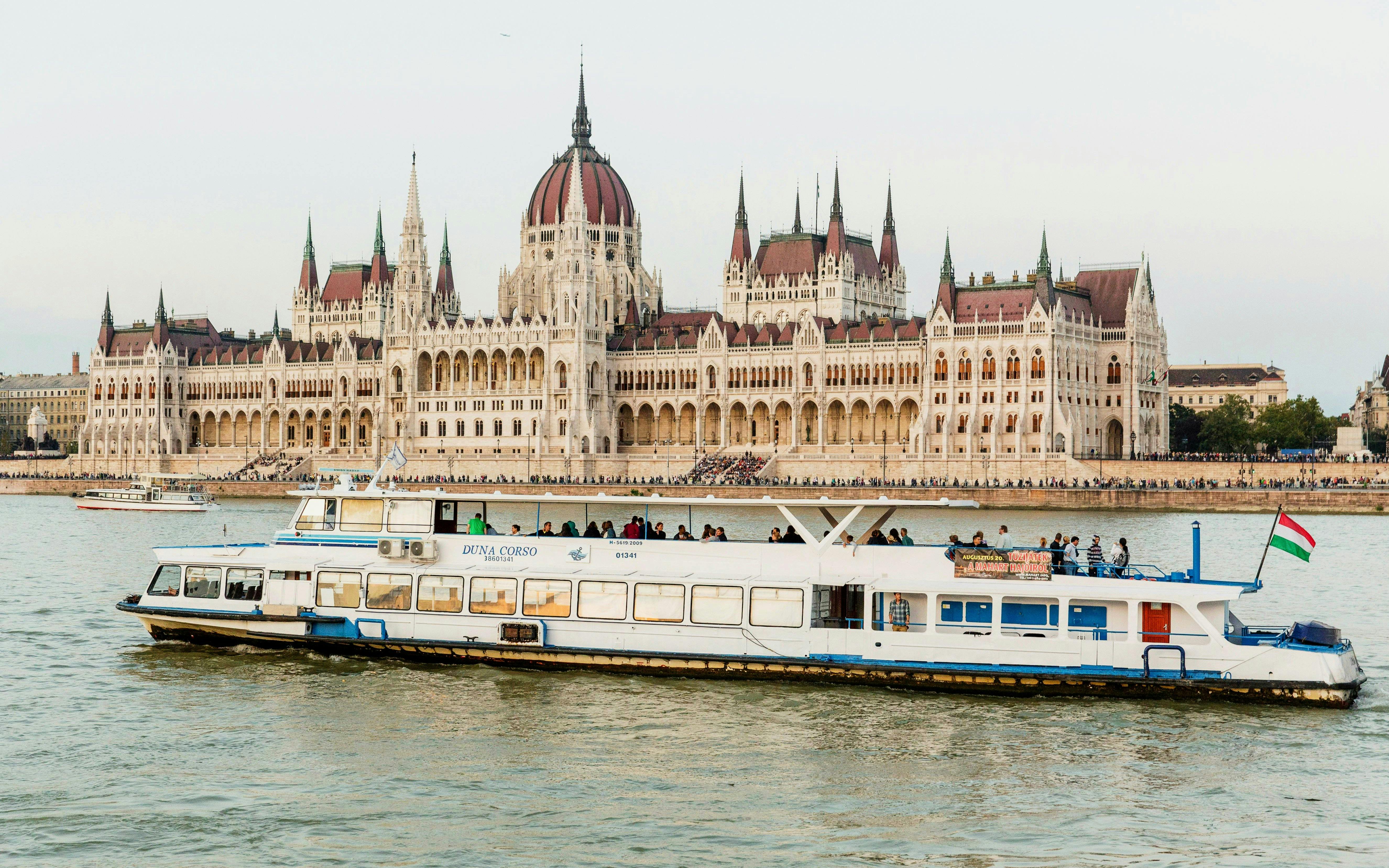 Budapest Daytime Hop-on Hop-off Cruise with welcome drink Image 3