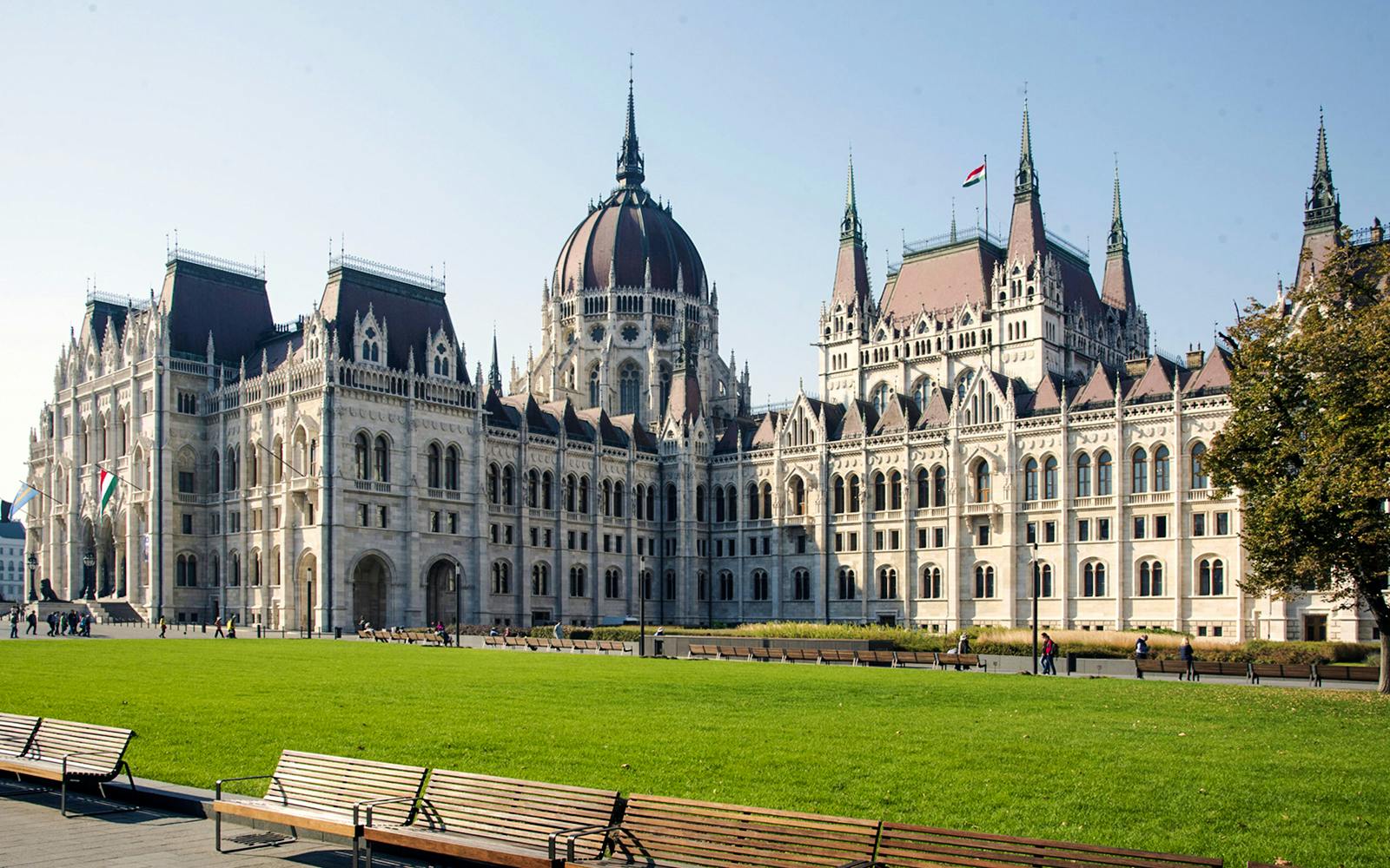 Budapest: Guided Walking Tour of Pest Image 5