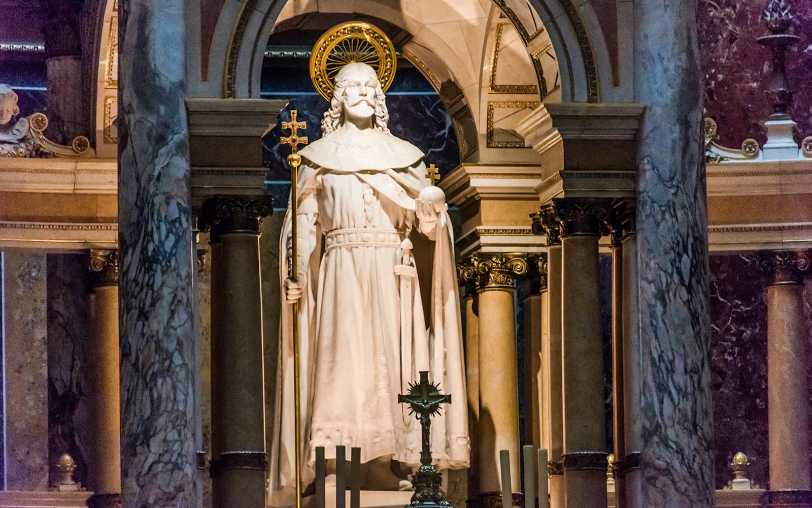 Budapest St. Stephen’s Basilica Guided Tour Image 4