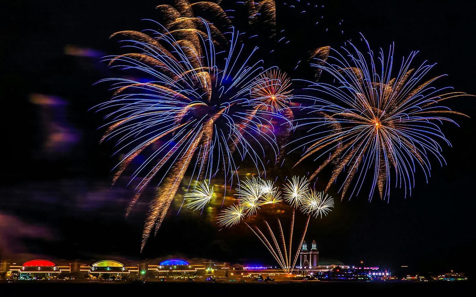 Chicago Architecture Fireworks Cruises Image 4
